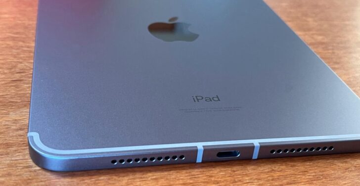 iPadmini6パープルがiPhone12より軽く感じる